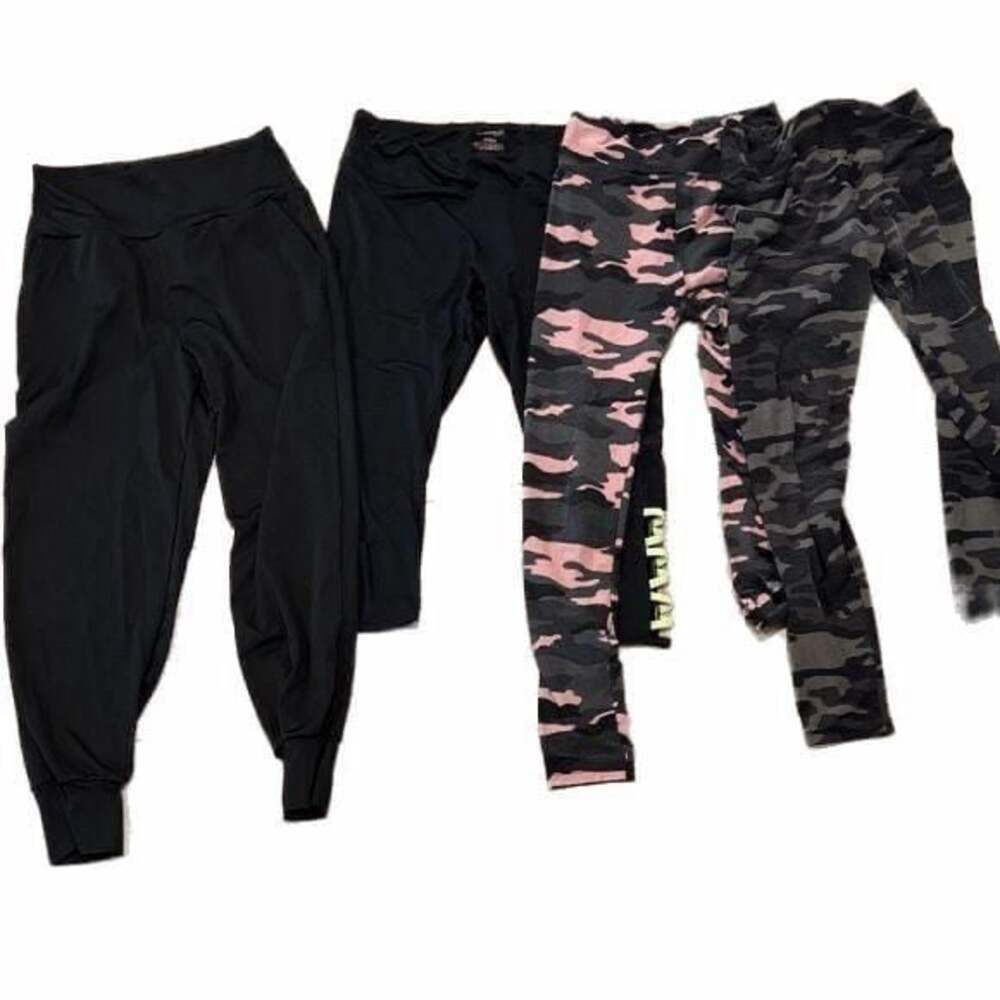 4 Pairs of Womenâs Leggings Size Medium